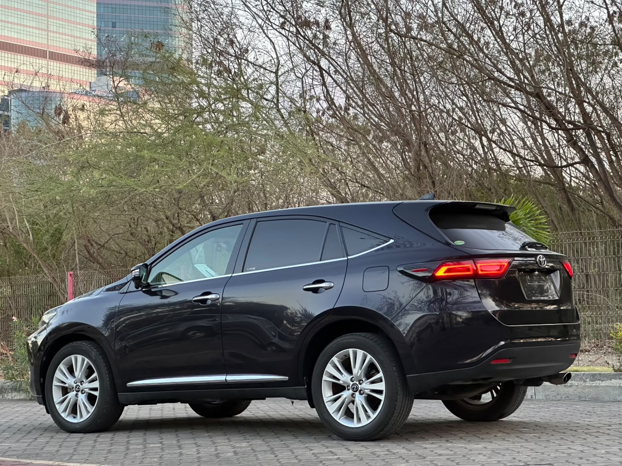 TOYOTA HARRIER NEW MODEL thumbnail 2